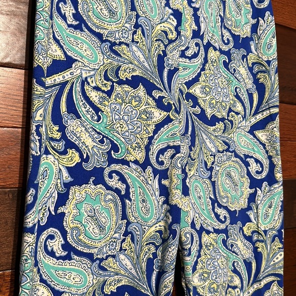 French Laundry Stretchy Blue and Green Paisley Print Leggings - Picture 3 of 7
